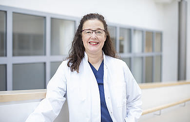 csm_7E4A6928_b_A_Fr._Dr._Pelzer_e1273c9de4 Neurologische Intensivmedizin und Frührehabilitation 11 Kliniken & Zentren