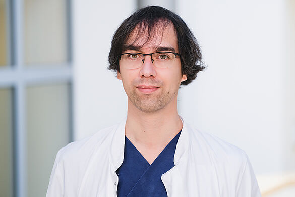 Experten und Team 14 Experten und Team 14 Universitätsklinik für Neurochirurgie